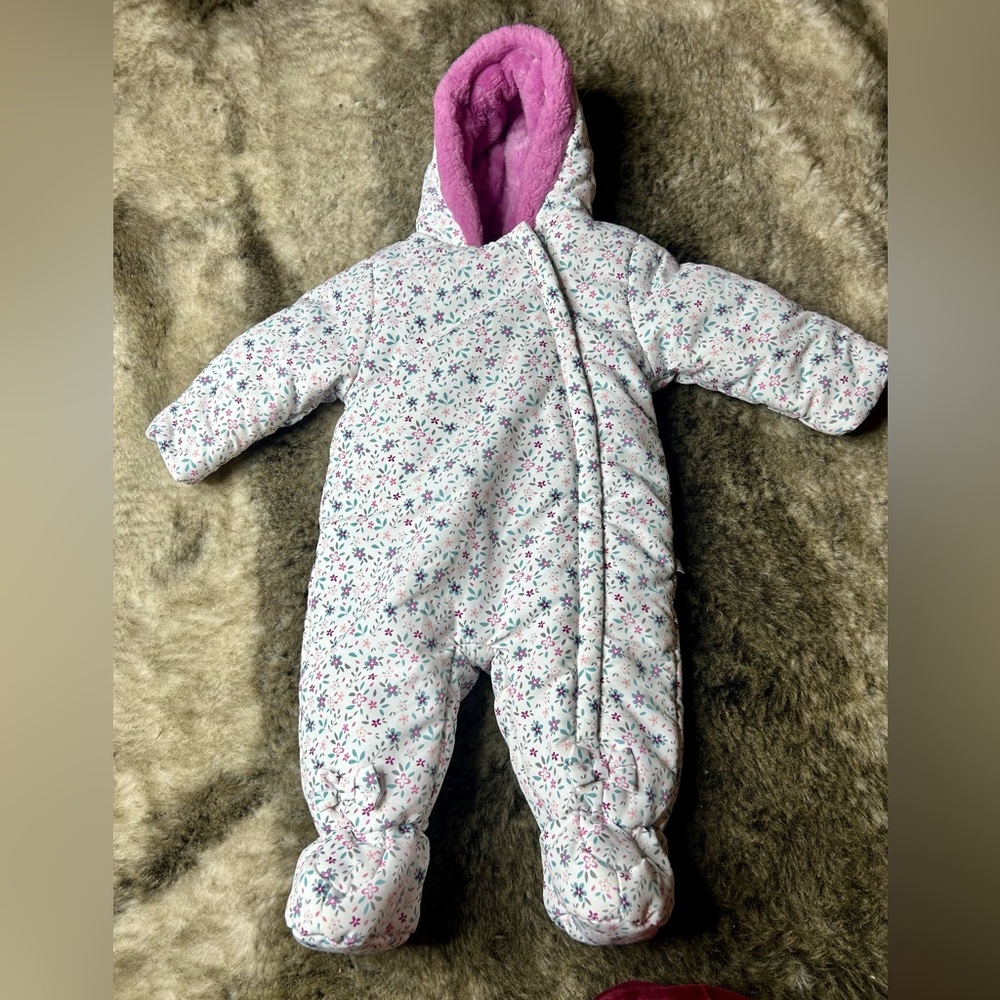 Fleece Lined Floral Snowsuit NWOT size 9-12 months